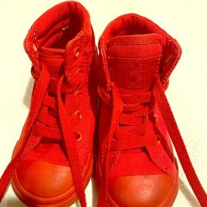 Child red converse high top